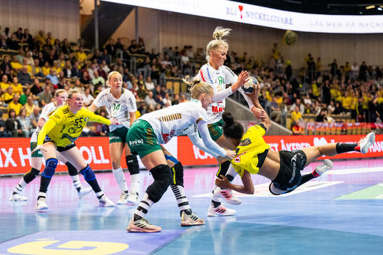 Skurus Ellen Voutilainen och Daniela de Jong
