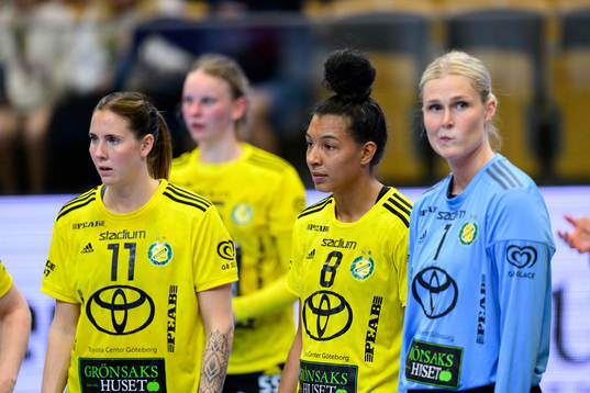 Sävehofs Ellinor Åström, Jamina Roberts och målvakt