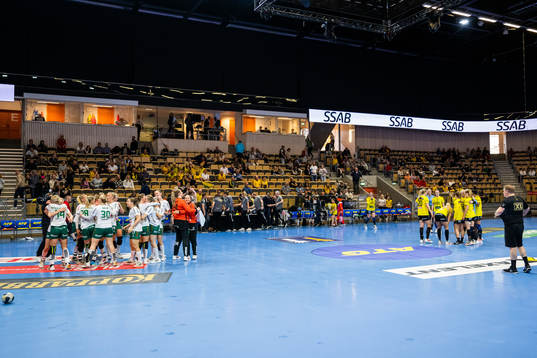 Skurus spelare jublar och Sävehofs spelare deppar