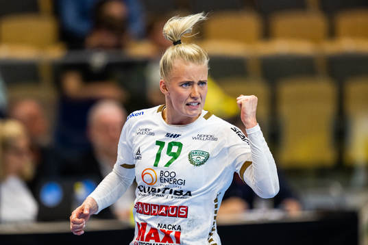 Skurus Daniela de Jong jublar