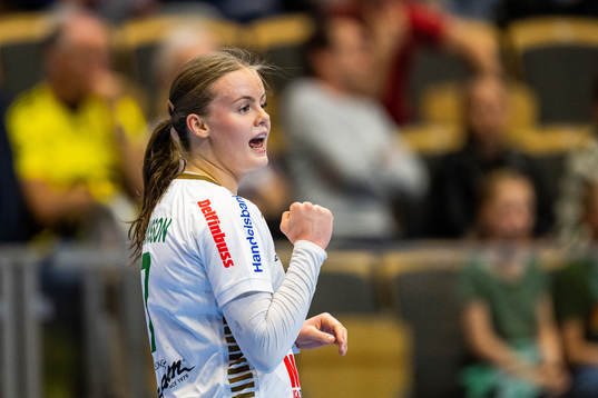 Skurus Elin Hansson jublar