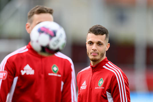 Skövdes Yohann Fellrath innan fotbollsmatchen i Superettan