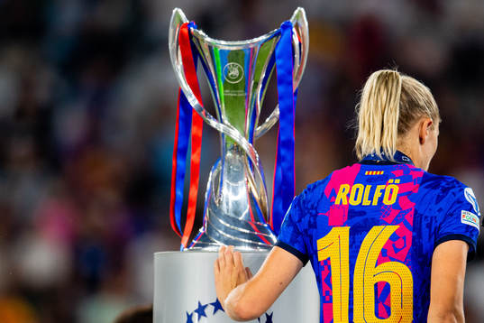 Fridolina Rolfö of Barcelona walks dejected past the
