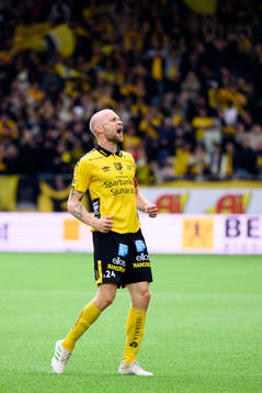 Elfsborgs Johan Larsson jublar