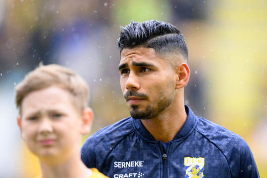 IFK Göteborgs Hosam Aiesh vid lineup innan fotbollsmatchen