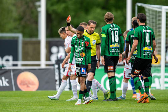 Varbergs Teshreeq Matthews får rött kort