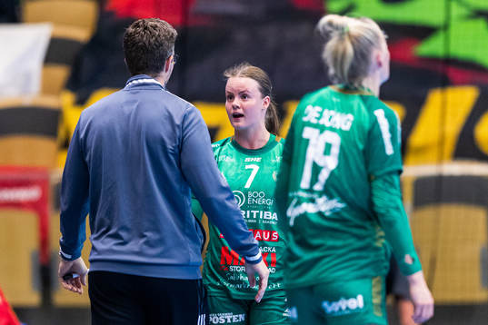 Sävehofs tränare Rasmus Overby och Skurus Elin Hansson i