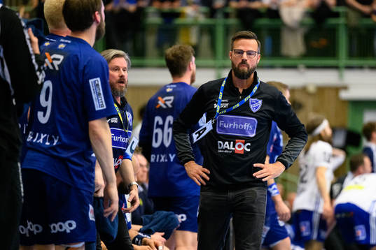 Skövdes tränare Henrik Signell deppar