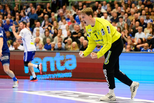 Ystad IFs målvakt Niklas Kraft jublar