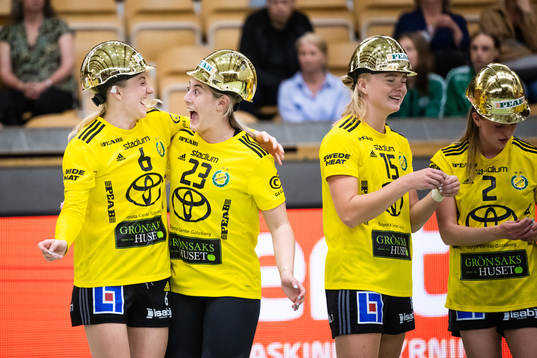 Sävehofs Trine Wacker Mortensen och Linn Andersson jublar