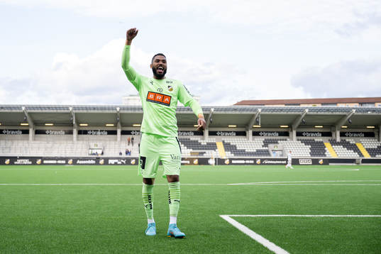 Häckens målvakt Jonathan Ursin Rasheed jublar