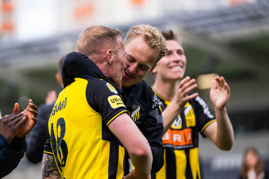 Häckens Mikkel Rygaard Jensen och Gustav Berggren jublar