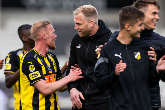Häckens Mikkel Rygaard Jensen och målvakt Peter