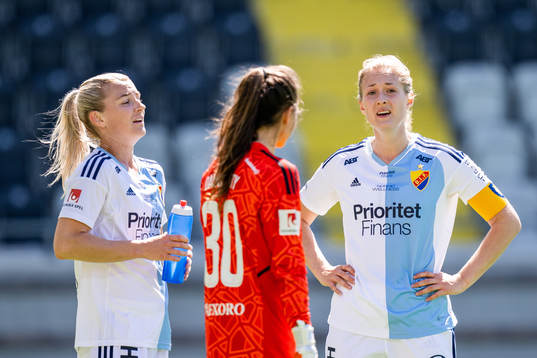 Djurgårdens Emelie Lövgren, målvakt Kelsey Daugherty och