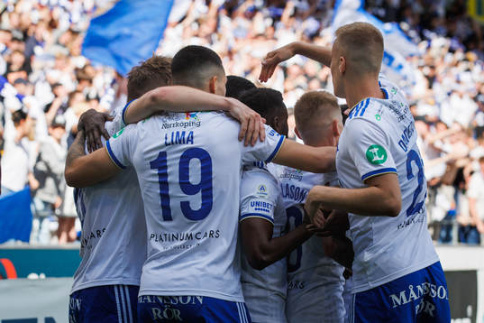 IFK Norrköpings Christoffer Nyman jublar med lagkamrater