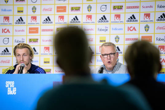 Emil Forsberg and head coach Janne Andersson of the Swedish
