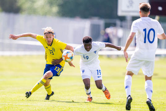 Sveriges Markus Karlsson och Finlands Badreddine Bushara
