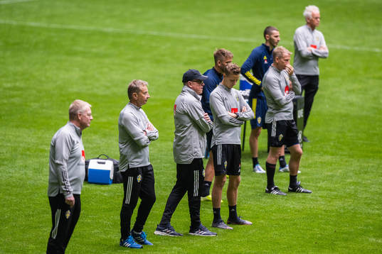 Tom Prahl, head coach Janne Andersson and goalkeeper coach