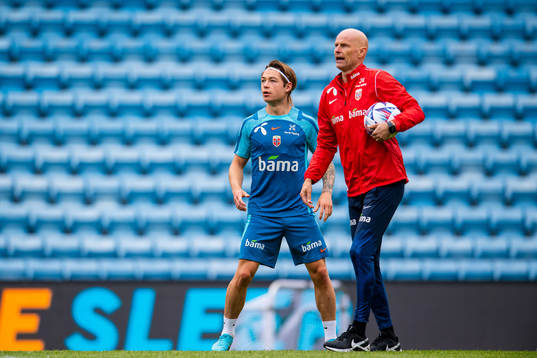 Patrick Berg and Ståle Solbakken, head coach of the