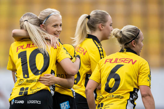 Elfsborgs Tilda Brodén jublar med Matilda Ståhlbom