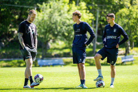 Frölundas Christian Folin med IFK Göteborgs Oscar