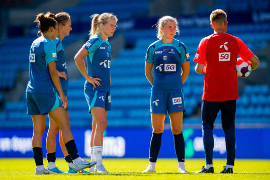 Celin Bizet Ildhusøy, Caroline Graham Hansen, Ada