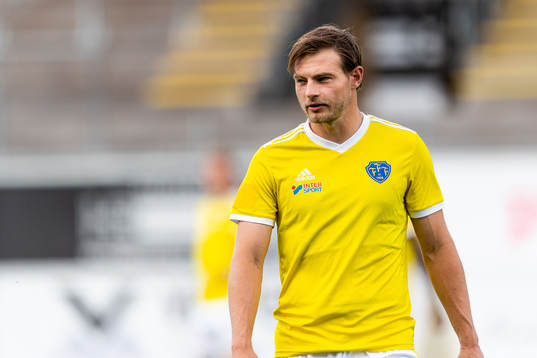 Falkenbergs Linus Dahl före fotbollsmatchen i Ettan södra