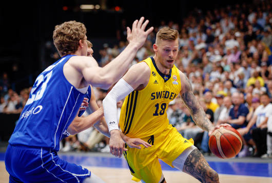 Lauri Markkanen of Finland and Viktor Gaddefors of Sweden