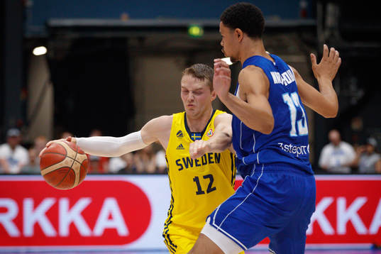 Ludvig Håkanson of Sweden and Olivier Nkamhoua of Finland