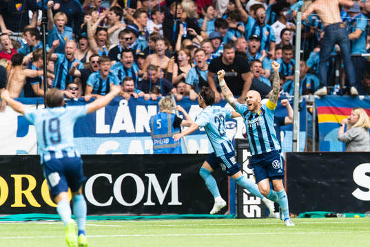 Djurgårdens Magnus Eriksson jublar framför 1-0