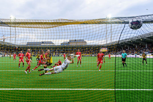 Häckens Alexander Jeremejeff gör 1-1 bakom Elfsborgs