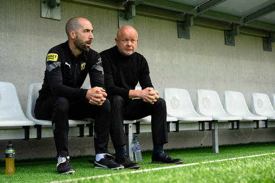 Häckens assisterande tr'nare Martin Foyston och  tränare