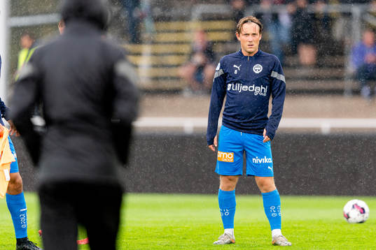 Värnamos William Kenndal före fotbollsmatchen i