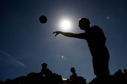 Siluett av handbollsspelare