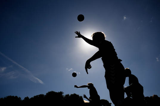 Siluett av handbollsspelare