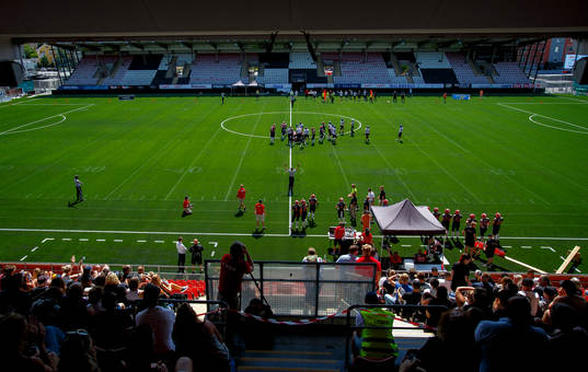 Vy över SM-finalen i amerikansk fotboll mellan Örebro