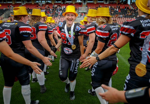Carlstad Crusaders dam Hanna Karlsson jublar