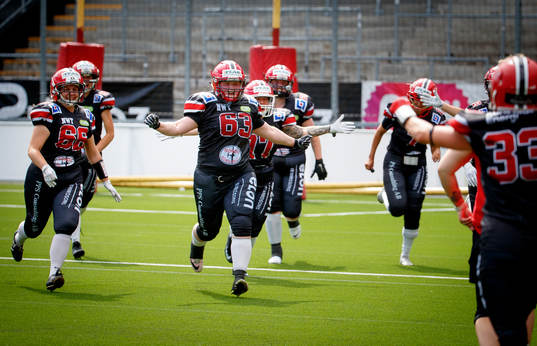 Carlstad Crusaders dam Frida Olsson-Granlund jublar vid