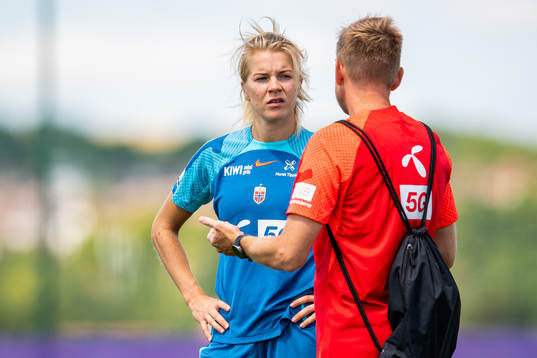 Ada Hegerberg and Martin Sjögren, head coach of the