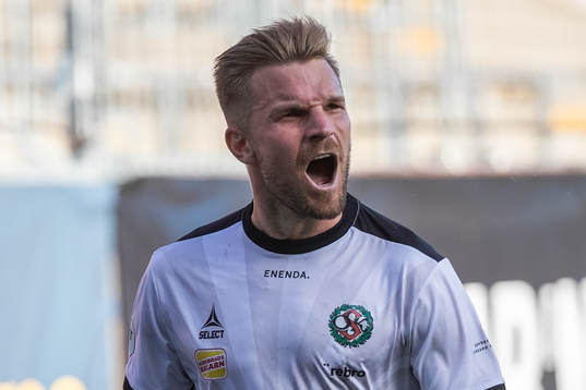 Örebros Erik Björndahl jublar