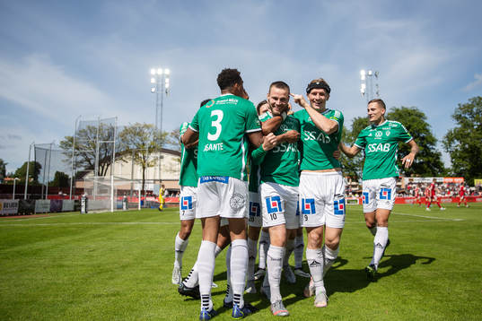 Brages Niklas Söderberg jublar