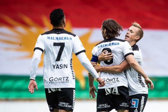 Örebros Kevin Walker och David Seger jublar