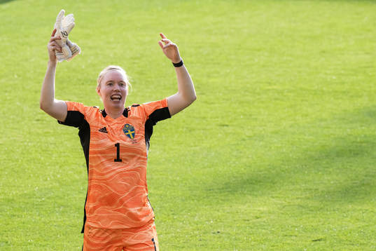 goalkeeper Hedvig Lindahl of Sweden celebrates