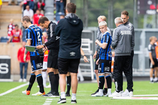 Sirius Oli Valur Omarsson gör sig redo för byte