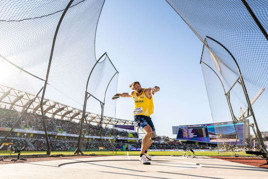 Simon Pettersson of Sweden