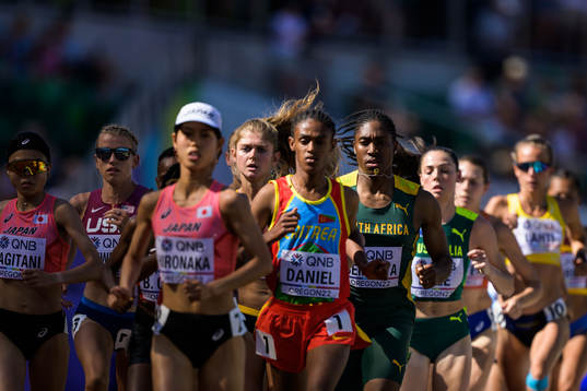 Konstanze Klosterhalfen of Germany and Caster Semenya of