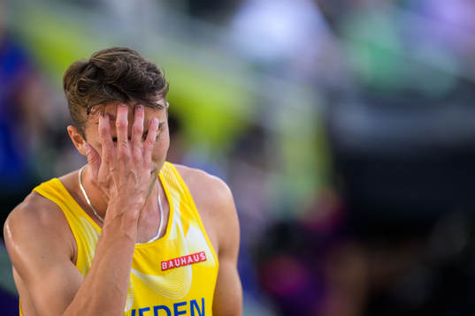 Andreas Kramer of Sweden looks dejected