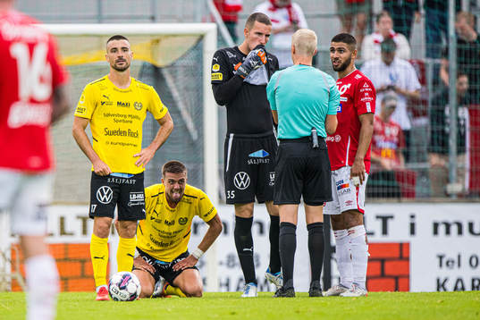 Mjällbys målvakt Samuel Brolin och Degerfors Omar carlél