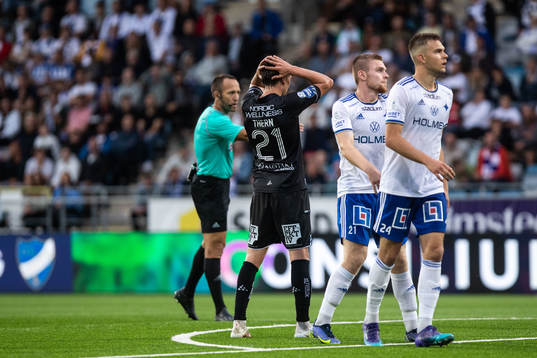 IFK Göteborgs Simon Thern deppar