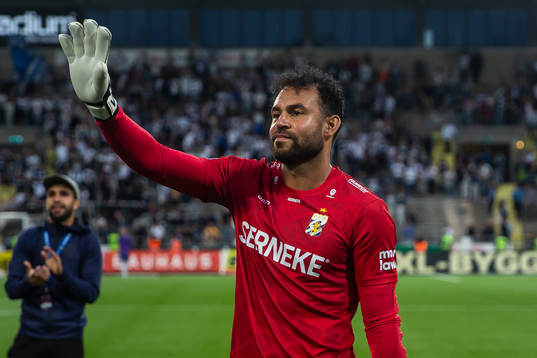 IFK Göteborgs målvakt Warner Hahn jublar